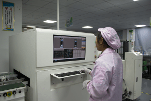 IEETek taşınabilir elektrik santrali/güneş enerjisi invertörü Çin modern fabrika