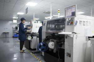 IEETek taşınabilir elektrik santrali/güneş enerjisi invertörü Çin modern fabrika